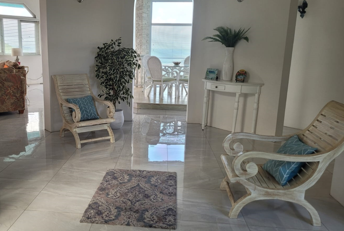 Villa For Rent In Cas en Bas sitting room