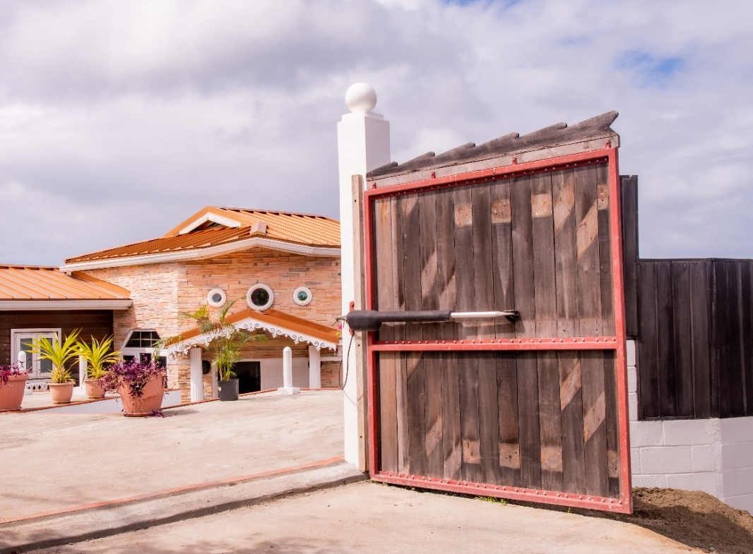 Villa For Rent In Cas en Bas entrance