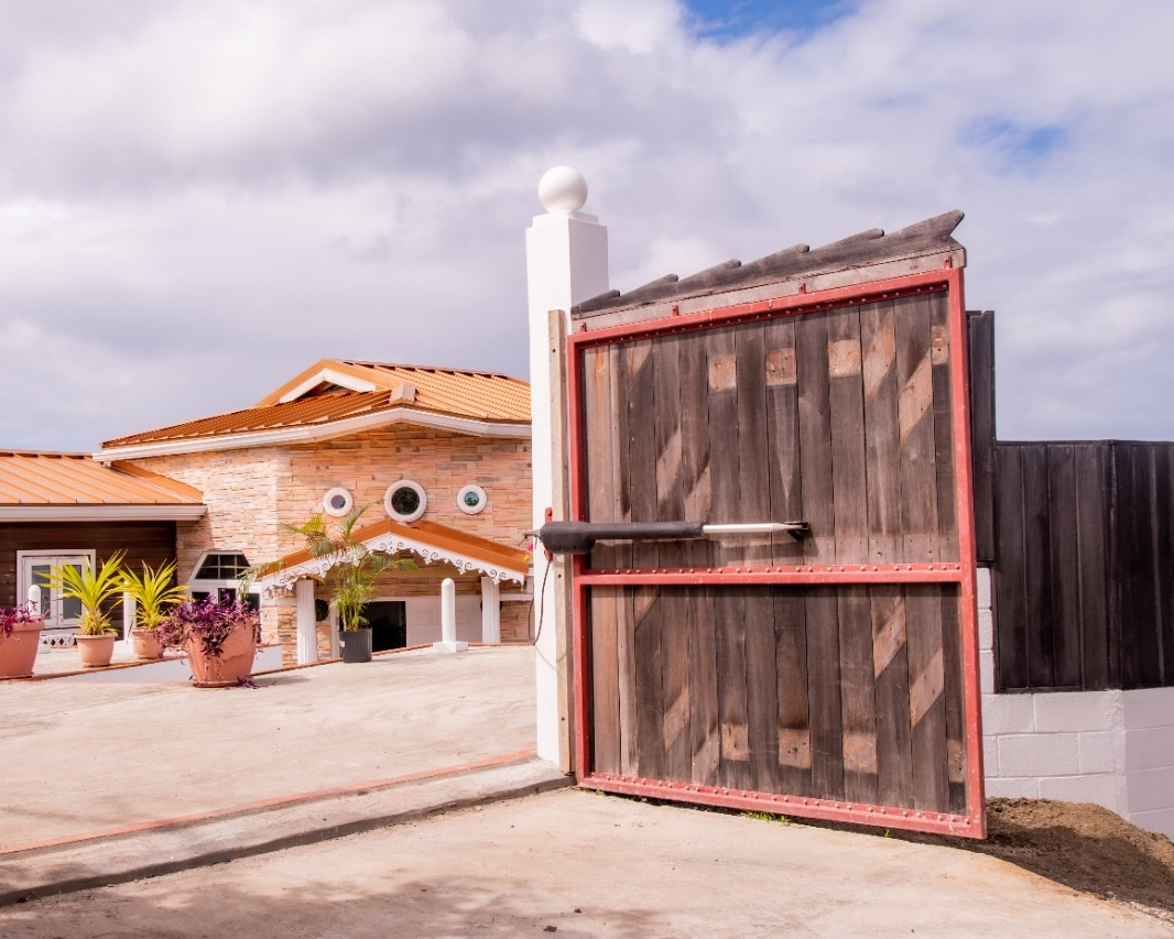 Villa For Rent In Cas en Bas entrance